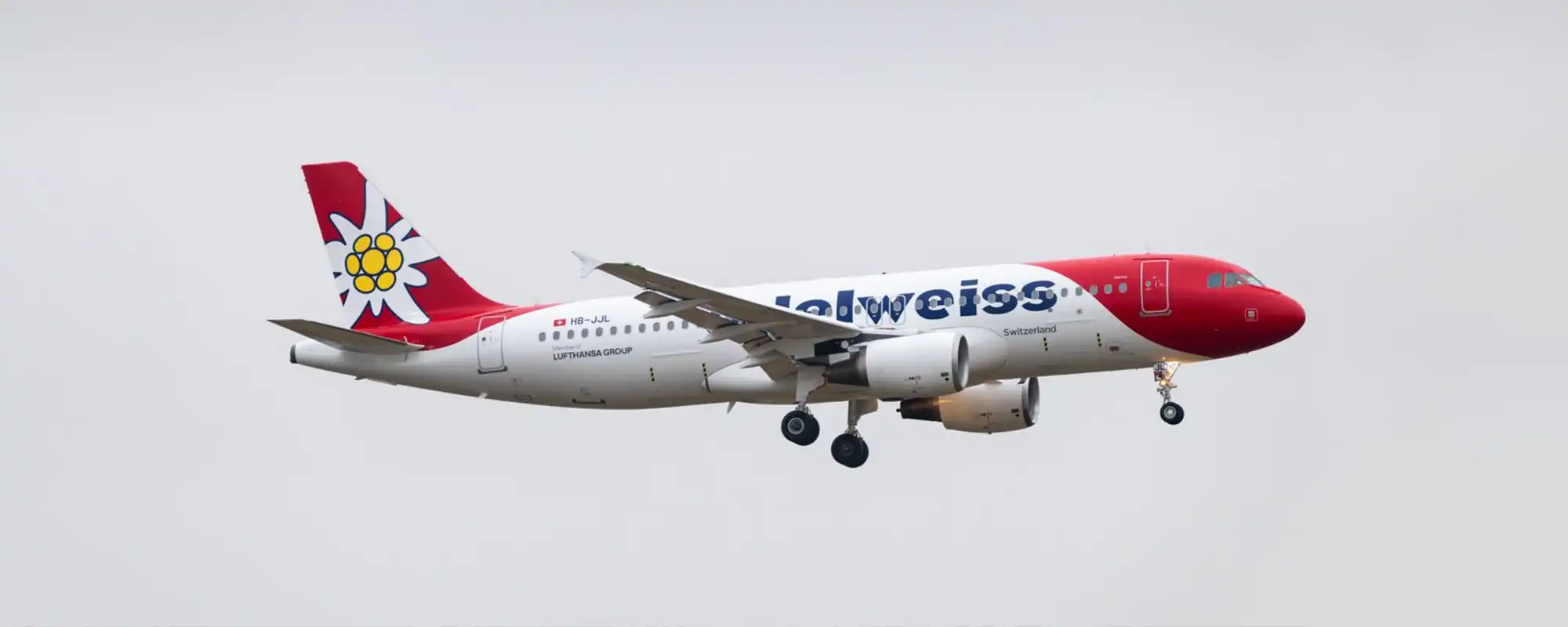 Avion Edelweiss Airbus A320 en approche à Zurich