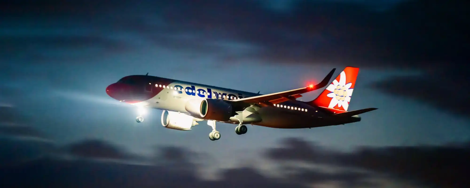 edelweiss a320neo en vol apres livraison a zurich